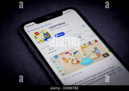 Apple App Store auf einem iPhone. Favoriten der Woche. LEGO Bluey. // 25.02.2026 *** Apple App Store on an iPhone Favorites of the week LEGO Bluey 25 02 2026 Stock Photo