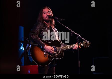 The singer Andres Suarez performs during his performance festival at ...