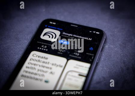Apple App Store auf einem iPhone. Beliebte Apps. Google NotebookLM. // 26.02.2026 *** Apple App Store on an iPhone Popular apps Google NotebookLM 26 02 2026 Stock Photo