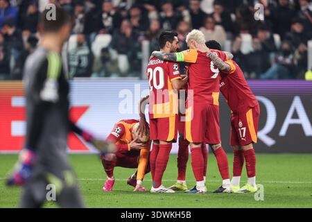 Victor OSIMHEN of Galatasaray celebrate his goal with Yunus AKGUN of ...