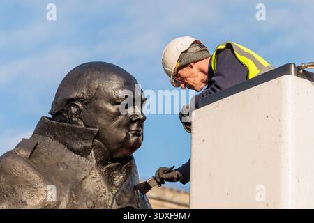 Parliament Square, London, UK. 3rd March 2026. Workers are re bronzing the statue of former British Prime Minister, Sir Winston Churchill. The iconic bronze statue is being restored following the defacing with red paint by Pro Palestine activist, Caspar San Giorgio, last week. Credit: Amanda Rose/Ģ����ý Live News Stock Photo