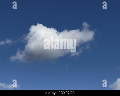Single white cloud Cumulus fractus torn ragged cluster cloud without sharp lower limit on blue sky, international Stock Photo