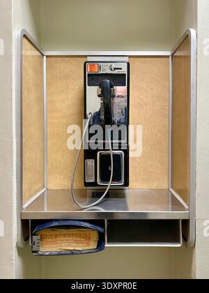 USA製 60s~70's Vintage Phone Booth Sign vintage-phone-booth-in-an-