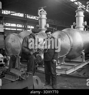 industrial cigarette machine Full Automatic Pneumatic Making Line High Speed Manufacturing Machinery Turkey Double Clearance Cigarette machine 1960s hi-res stock