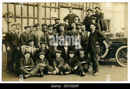 1900s working class men, garage workers, mechanics, in a workshop, garage, young apprentices, early motorcar Ford Model T, circa 1910 1910s 1910's, UK Stock Photo