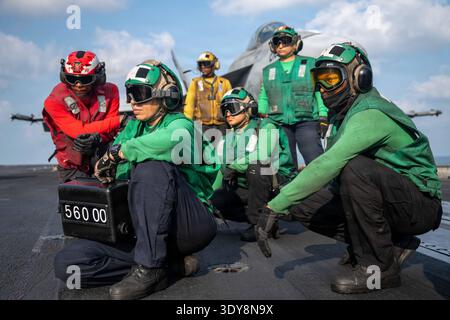 crew-members-of-the-uss-abraham-lincoln-arrive-at-a-hotel-in-pattaya