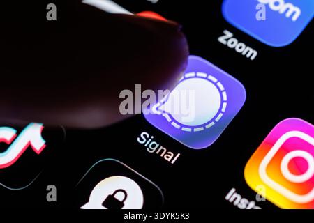 07 March 2026, Bavaria, Munich: The Signal app logo can be seen on the display of a smartphone on March 7, 2026, while a finger taps on the application icon. Signal is a free messenger for encrypted online communication from the US non-profit Signal Foundation. It is known above all for its data economy and end-to-end encryption and has been recommended several times by security experts and data protection organizations. (index finger, symbol image, symbol photo, illustration, symbolic photo, illustrative photo, theme image, general image, theme photo) Photo: Matthias Balk/dpa Stock Photo