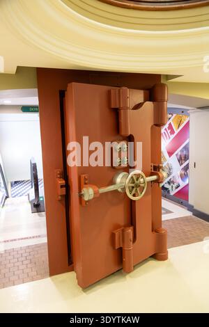 An old Chubb Crane Hinge Vault door located in the Old Bank Arcade in Wellington Stock Photo
