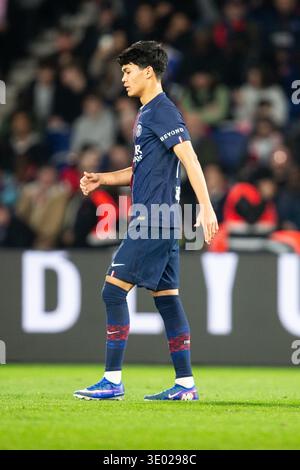 Dro Fernández of Paris Saint-Germain inspects the pitch before ...