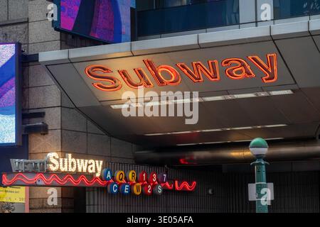Routes sign hi-res stock photography and images - Alamy