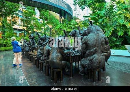 wild-table-of-love-in-doha-a-striking-bronze-sculpture-by-artists