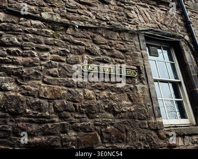 Weathered stone wall with Lady Stair's Close sign and a mullioned window in Edinburgh Old Town, Scotland, UK. Stock Photo