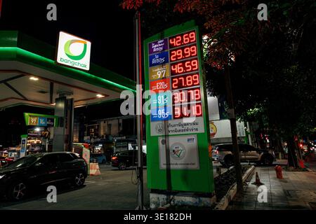 Bangkok, Thailand. 15th Mar, 2026. People buy fuel at a Bangchak gas station in Bangkok, Thailand, on Sunday, March 15, 2026. Although Thailand is well stocked with oil reserves, prices are on the rise due to the ongoing war in Iran, and fears of fuel rationing continue to simmer. (Credit Image: © Andre Malerba/ZUMA Press Wire) EDITORIAL USAGE ONLY! Not for Commercial USAGE! Stock Photo