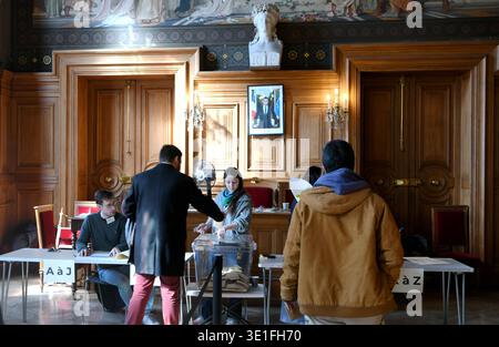 Paris, France.15th March 2026. A voter casts his ballot at a polling station during the first round of France's 2026 municipal elections on March 15, 2026 in Paris, France. France holds municipal elections on Sunday - including for the mayor of Paris - less than a year before the 2027 presidential vote. Credit: Li Yang/China News Service/Alamy Live News Stock Photo