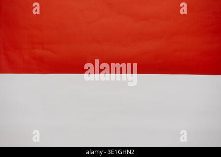 A clean and simple abstract background featuring a horizontal split between vibrant red and pure white colors, perfect for modern design or text overl Stock Photo