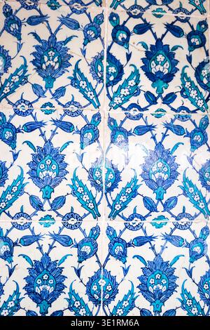 Iznik ceramic tile pattern with traditional turkish design. Ottoman iznik ceramic tiles Stock Photo