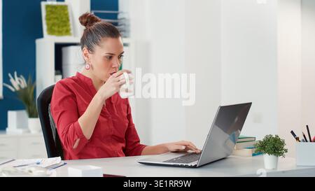 Office worker planning sales statistics report on laptop, working with financial research and business charts for company growth. Female accountant using network to create data analysis. Stock Photo