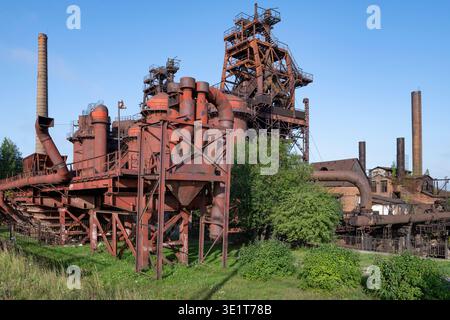 NIZHNY TAGIL, RUSSIA - AUGUST 21, 2025: Old metallurgical plant equipment on a sunny summer day. Demidov Plant Stock Photo