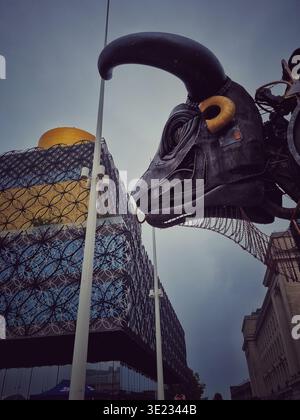Profile of Ozzy the Bull in Centenary Square, Birmingham with the Library of Birmingham behind Stock Photo