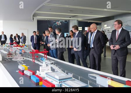 The German corporate CEO delegation visited and inspected the Inland International Logistics Hub Exhibition Center, located in Shapingba District, Chongqing, March 18, 2026. Chongqing,China.18th March 2026. A German corporate CEO delegation consisting of over 20 members visited Chongqing, March 18, 2026. The delegation focused on inspecting key sites such as the Chongqing Railway Container Center Station and the Inland International Logistics Hub Exhibition Center, and participated in the China (Chongqing)–German CEO Delegation Economic and Trade Matchmaking Session to explore practical cooper Stock Photo
