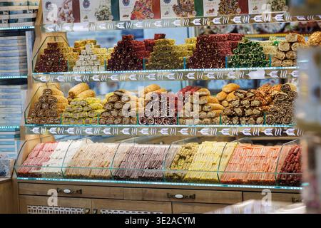 Turkey, Istanbul: Nuruosmaniye Caddesi Street, in the historic district of Fatih. Sale of Turkish delight, confectionery and pastries, sweets, Orienta Stock Photo