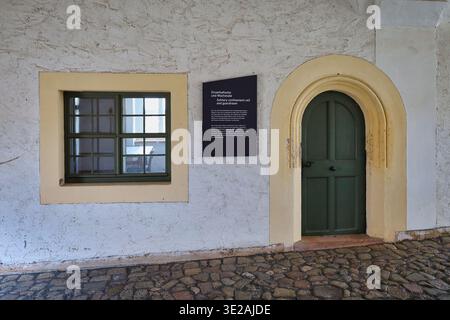 Colditz Castle: Interior View of a Solitary Confinement Cell and Guardroom at the Former Oflag IV-C with Information Plaque on Detention Stock Photo