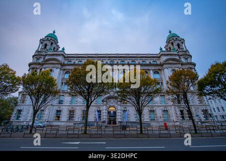 John Bell House was built in 1902 for Belfast Municipal Technical Institute, located at 1 College Square in historic city centre Belfast, Northern Ire Stock Photo