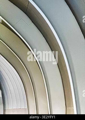 A series of concentric arches line the walls and ceilings of a small building in Riyadh, Saudi Arabia. Stock Photo