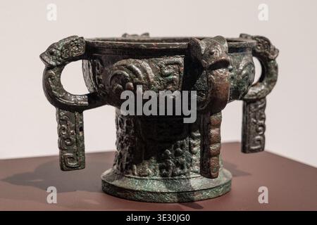 The 'Ya Li Fu Gui Gui', bronze four-handled ritual food vessel, Early ...