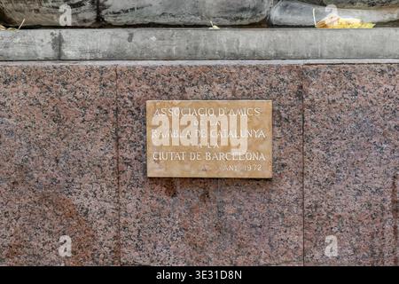 Barcelona, Spain - November 26, 2021: Ancient information stone sign on a granite pedestal of Coquette statue by Josep Granyer in Barcelona, 1972 Stock Photo