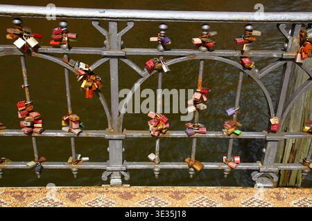 Locks on the railing of the Wilhelminen Bridge in Hamburg, Germany Stock Photo