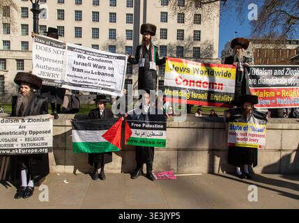 London, UK. 21 March, 2026. "Flying the Flag" Anti-war march through Central London to Whitehall in protest against the U.S. and Israeli wars on Iran, Lebanon and Palestine. Organised by a coalition including Stop the War, Palestine Solidarity Campaign, Friends of Al Aqsa and the Campaign for Nuclear Disarmament. Credit: Ian Humphreys/Alamy Live News Stock Photo