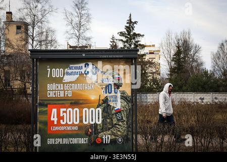 An information billboard advertising contract service in the Russian Armed Forces has been installed on one of the city streets. A large-scale information campaign to recruit citizens for contract military service continues on the streets of St. Petersburg. Billboards and billboards throughout the city display up-to-date information on recruitment for various units of the Russian Armed Forces. Outdoor advertising places particular emphasis on financial terms: billboards list the one-time payment amounts, which will reach 4,500,000 rubles in March 2026. Campaign materials also include contact i Stock Photo
