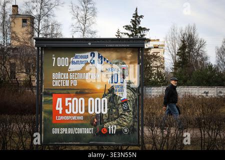 An information billboard advertising contract service in the Russian Armed Forces has been installed on one of the city streets. A large-scale information campaign to recruit citizens for contract military service continues on the streets of St. Petersburg. Billboards and billboards throughout the city display up-to-date information on recruitment for various units of the Russian Armed Forces. Outdoor advertising places particular emphasis on financial terms: billboards list the one-time payment amounts, which will reach 4,500,000 rubles in March 2026. Campaign materials also include contact i Stock Photo