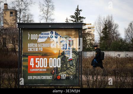 An information billboard advertising contract service in the Russian Armed Forces has been installed on one of the city streets. A large-scale information campaign to recruit citizens for contract military service continues on the streets of St. Petersburg. Billboards and billboards throughout the city display up-to-date information on recruitment for various units of the Russian Armed Forces. Outdoor advertising places particular emphasis on financial terms: billboards list the one-time payment amounts, which will reach 4,500,000 rubles in March 2026. Campaign materials also include contact i Stock Photo
