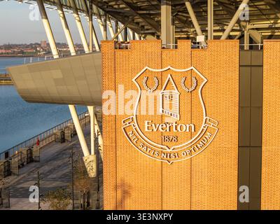 LIVERPOOL, MERSEYSIDE, ENGLAND - MARCH 18, 2026: Close up of the Everton FC crest on the exterior of Hill Dickinson Stadium Stock Photo