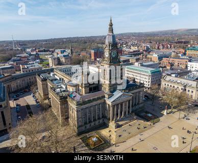 BOLTON, GREATER MANCHESTER, ENGLAND - MARCH 18, 2026: Aerial view of Bolton Town Hall and the neoclassical Le Mans Crescent civic buildings in Bolton, Stock Photo
