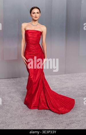 maude apatow red dress Are We Supposed To Ignore This?: People Notice Disturbing Detail In Photos Of Maude Apatow At Oscars Party