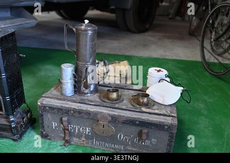 French Army Rations & First Aid Kit including Tea Pot, Mugs and Billy Cans Supplied by the Intendance Militaire Service (circa Second World War) Stock Photo