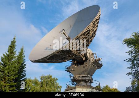 KEMEROVO, RUSSIA - AUGUST 31, 2025: Antenna of the Orbita Radiotelevision Transmission Center is close-up on a sunny September day Stock Photo
