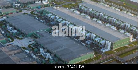 Aerial view of large scale data center complex with multiple buildings, representing global communication, cloud computing, and digital growth infrast Stock Photo