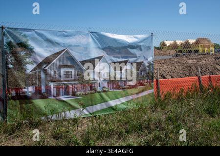 Vadnais Heights, Minnesota. New luxury cottages and apartment rentals under construction. They offer residents the perfect blend of suburban tranquilit Stock Photo