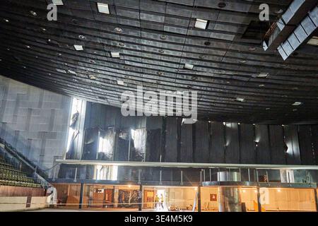 Interior view of a large modern auditorium or performance hall undergoing construction or renovation. The space features a dramatic curved ceiling Stock Photo