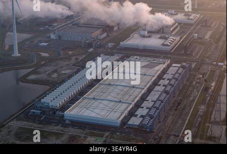 Aerial view of a modern hyperscale data center facility operating in the netherlands, supporting extensive global data processing Stock Photo