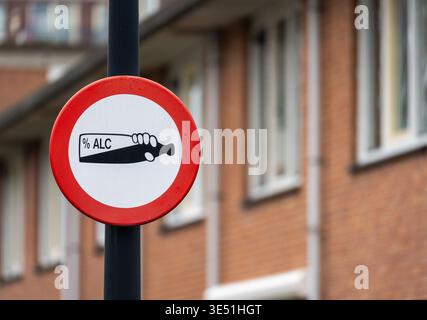 No Alcohol Warning Sign on City Street, Public Drinking Prohibited in Dutch Urban Area Stock Photo