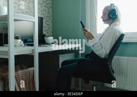 woman working remotely via email from home using computer support the HR department, process payroll, or administer benefits. reviewing HR documents, preparing reports for management, or planning. Stock Photo
