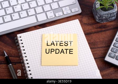 Latest Update text on adhesive note Stock Photo