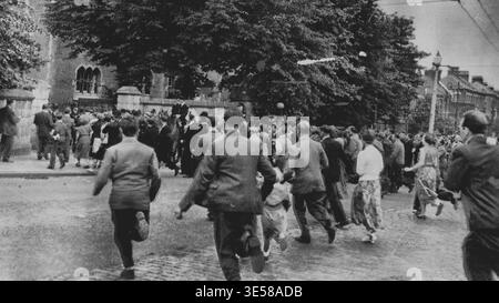 Ruth Ellis Is Hanged -- Crowds Rush across the road at Holloway Prison ...