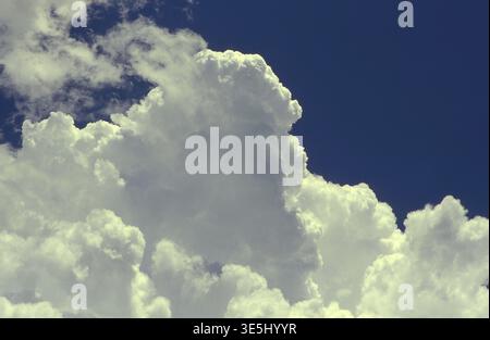 FLUFFY WHITE CUMULUS CLOUDS IN A DEEP BLUE SKY OVER SYDNEY, NEW SOUTH WALES, AUSTRALIA. Stock Photo