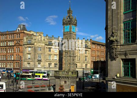 Historic Tolbooth Steeple rises above Glasgow Cross and the bustling Trongate high street, framed by sandstone commercial buildings, buses and pedestr Stock Photo